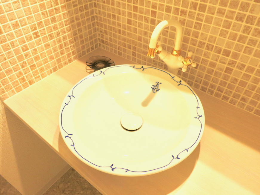 エステート楠　陶器の洗面台とタイルの可愛い水周り　サニタリールーム3