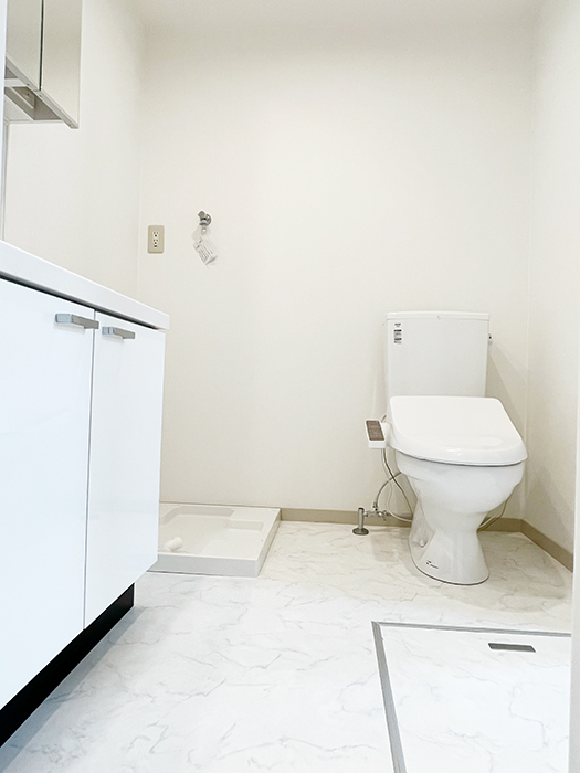 サニタリールームは、お風呂、洗面、トイレが一体となったホテルライクな仕様です。_IMG_3348_rth
