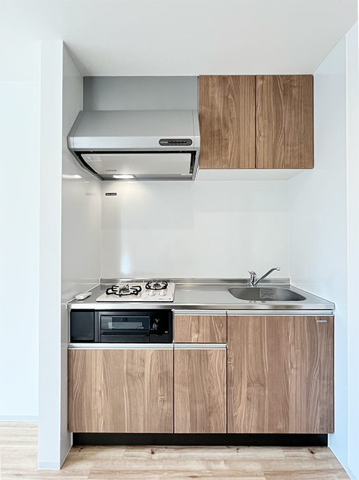 キッチンは木目調スタイルのシステムキッチン。おしゃれな雰囲気ですので、サロン利用でも違和感を感じさせません。IMG_4968_rth