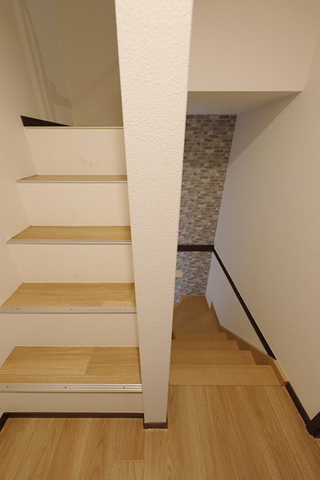 岐阜羽島｜ガレージハウス｜SCUDERIA CARCLE｜01号室｜2階のロフトスペースへの階段｜_MG_6191
